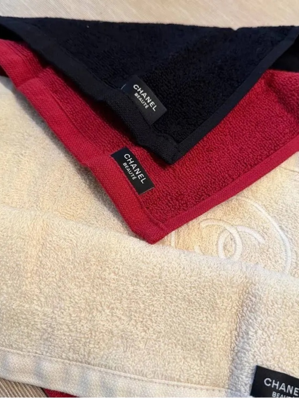 CHANEL Embroidered CC Towel Trio - Black, Cream & Red - Picture 4 of 4